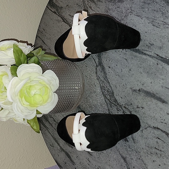 Journee Chandra Pumps block heel black Faux suede white trim size 8.5 - Picture 8 of 13